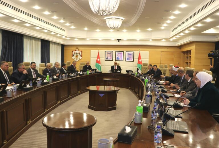 الحكومة توافق على تغطية تكاليف الإنارة من نزول النَّقب إلى الحميمة