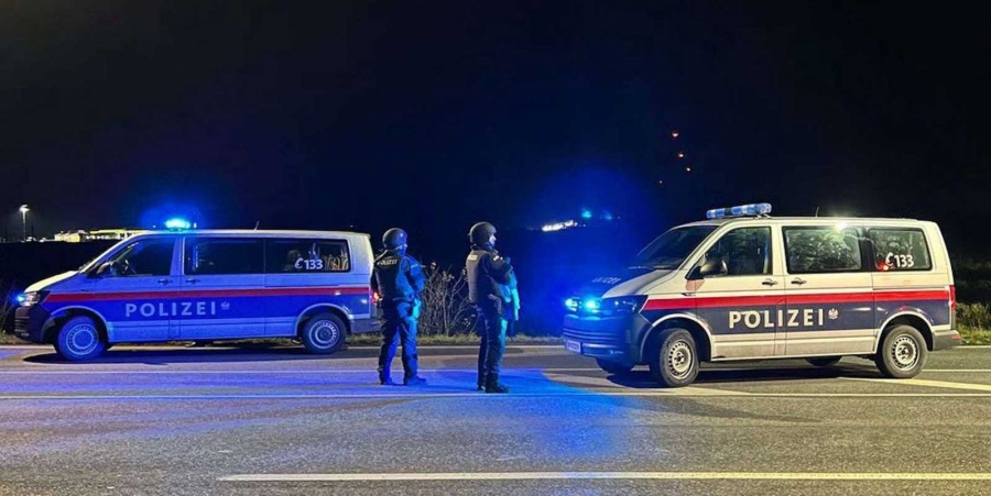 العثور على 3 جثث بحديقة في براغ