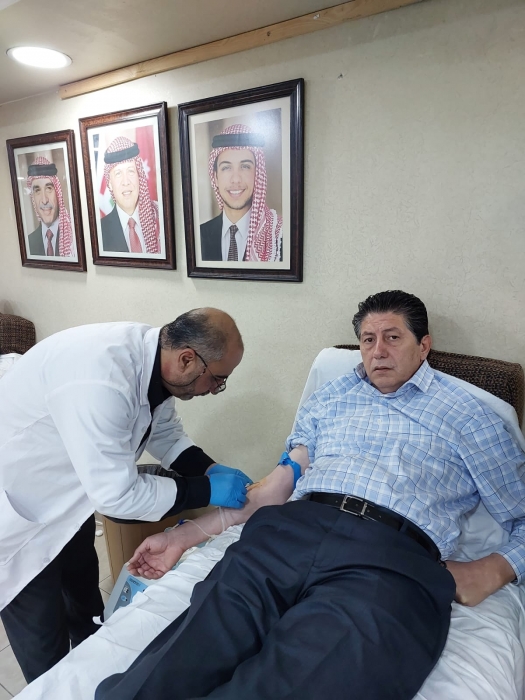 حملة للتبرع بالدم لمركز الحسين للسرطان في غرفة تجارة الزرقاء...صور