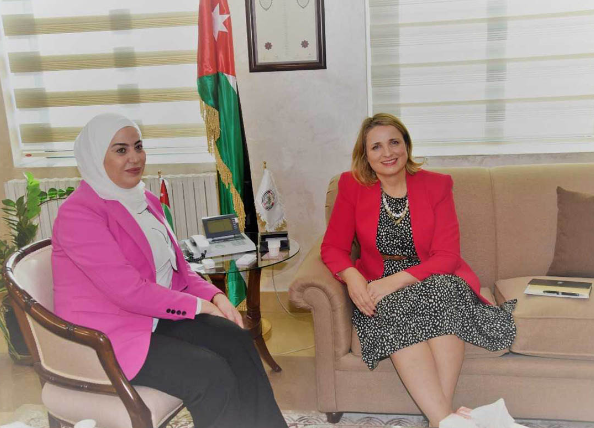 وزيرة التنمية الاجتماعية تبحث الشراكة والتعاون مع السفيرة الإيرلندية