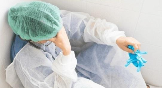 مرافقة مريضة تعتدي على ممرضة أردنية