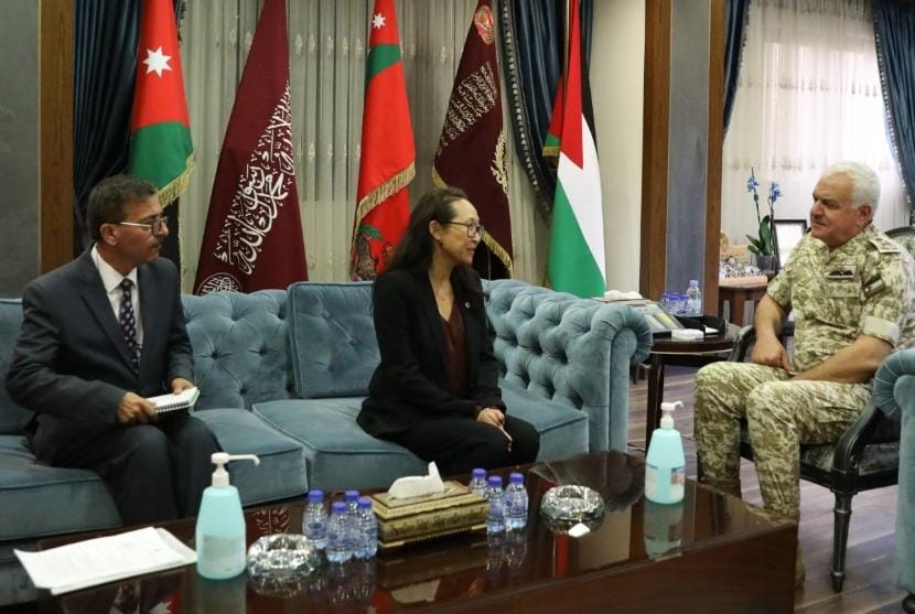 رئيس هيئة الأركان المشتركة يستقبل وفداً من الصليب الأحمر