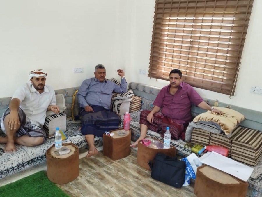 لقاء اخوي يجمع بين المرجعية القبلية الشيخ عصام هزاع والربيعي واللواء صالح السيد مدير أمن لحج