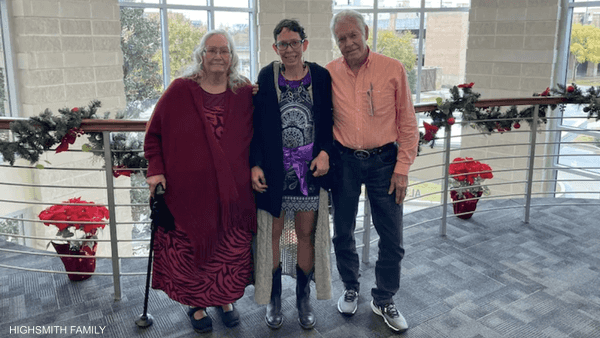 بعد نصف قرن من الغياب.. عائلة أميركية تعانق ابنتها