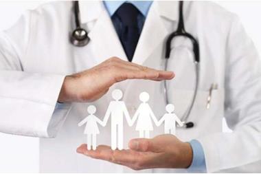 توجه حكومي لشمول الأطفال دون 18 عاما بالتأمين الصحي