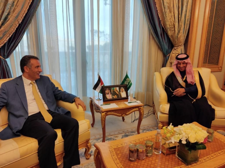 وزير السياحة يلتقي نظيره السعودي بالرياض