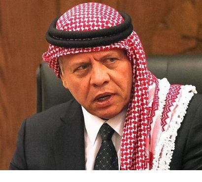 الملك في دارة الرئيس علي ابو الراغب معزيا بوفاة فقيدهم