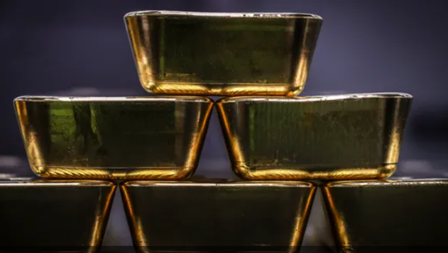 الذهب في طريقه لتحقيق أفضل أداء شهري في أكثر من عامين