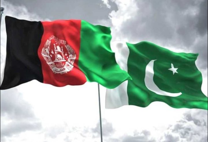 أفغانيات يناشدن وزيرة باكستانية خلال زيارة لبلدهن بعدم التخلي عنهن