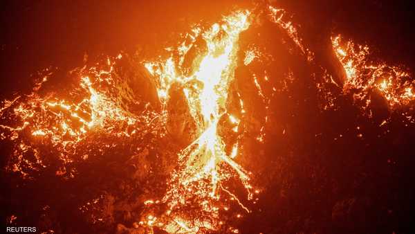 بعد سبات استمر 38 عاما.. بركان مونا لوا يثور مجددا