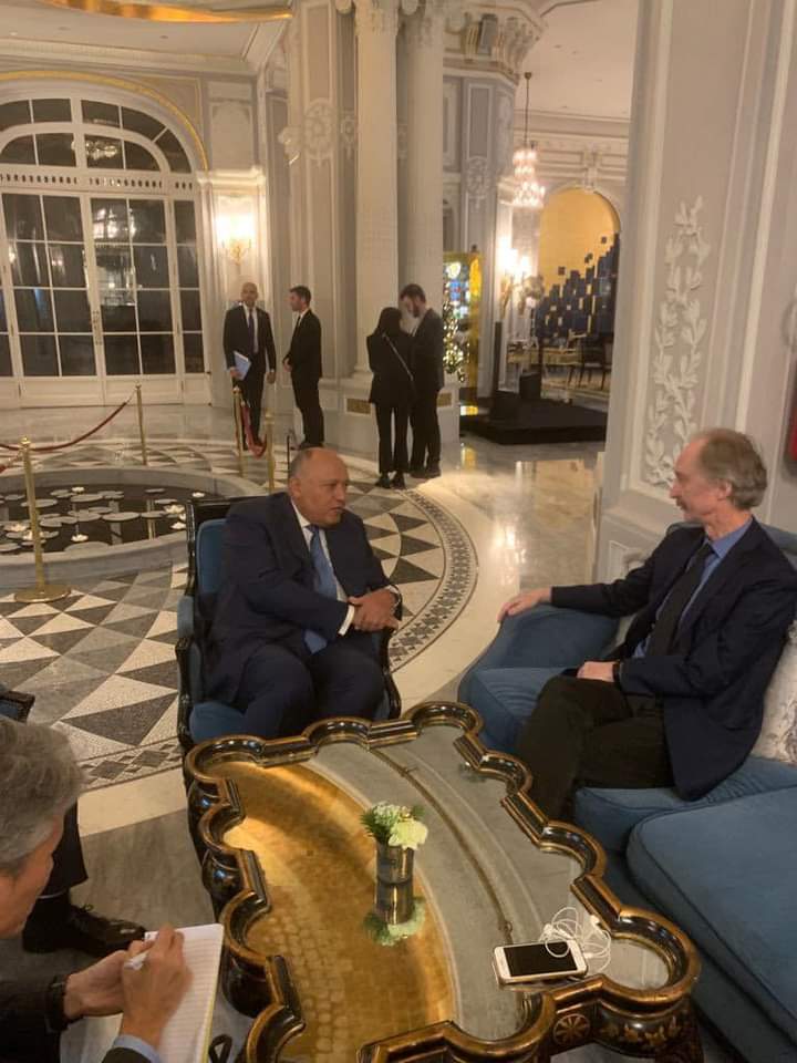 خلال لقائه مع المبعوث الأممي الخاص إلى سوريا  سامح شكري وزير الخارجية المصري يؤكد على ضرورة الحل السياسي للأزمة السورية