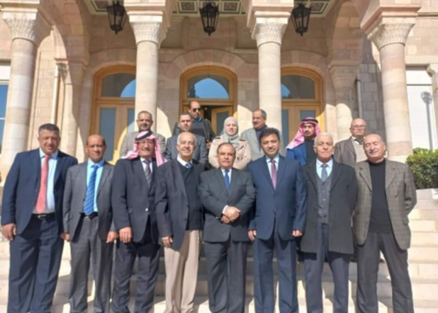 برئاسة الطيب ..لجنة الكرامة للمحاربين القدامى وجمعية المتقاعدين العسكريين التعاونية تزوران القصور الملكية العامرة ...صور