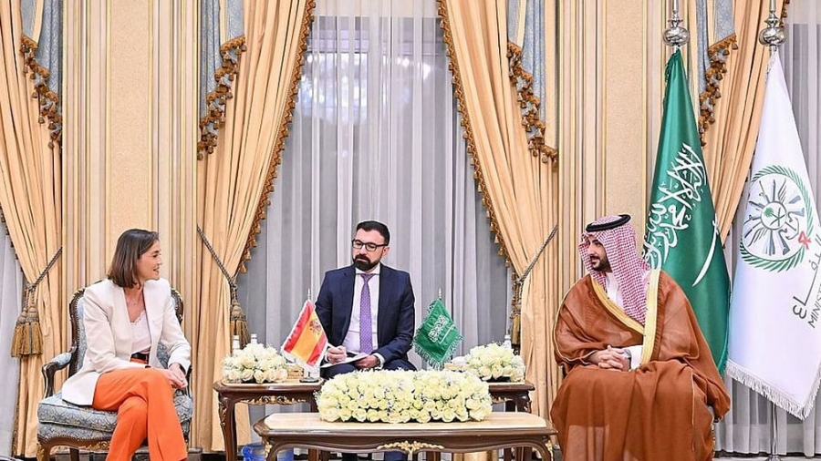 السعودية توقع مذكرة تفاهم مع شركة إسبانية لبناء سفن قتالية