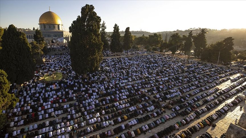 60 ألفا يؤدون صلاة الجمعة في رحاب المسجد الأقصى
