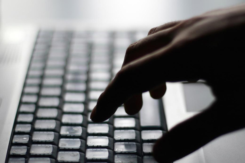 البحث الجنائي يوقع بمجموعة جرمية امتهنت الاحتيال بالسحر والشعوذة الإلكترونية