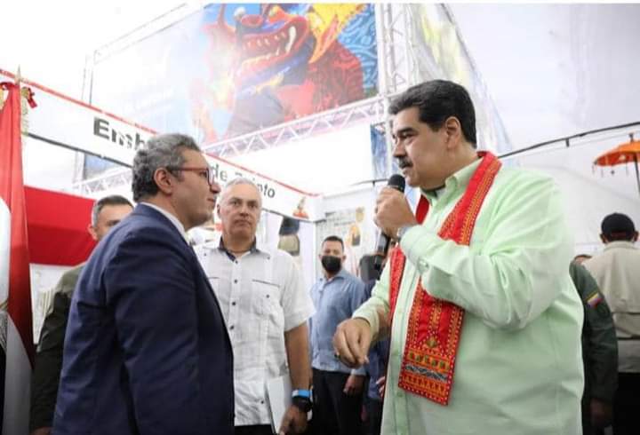 الرئيس الفنزويلي يتفقد الجناح المصري بمعرض فنزويلا الدولي للسياحة FITVEN22