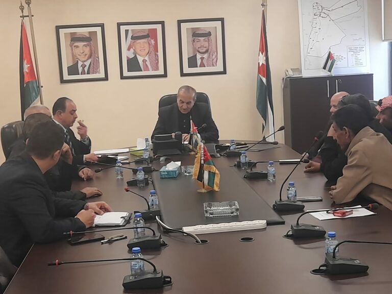 وزير النقل يؤكد ضرورة إعادة النظر بتشريعات النقل العام