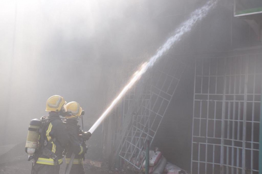 السعودية ..وفاة شخص إثر حريق بسوق الصواريخ في جدة