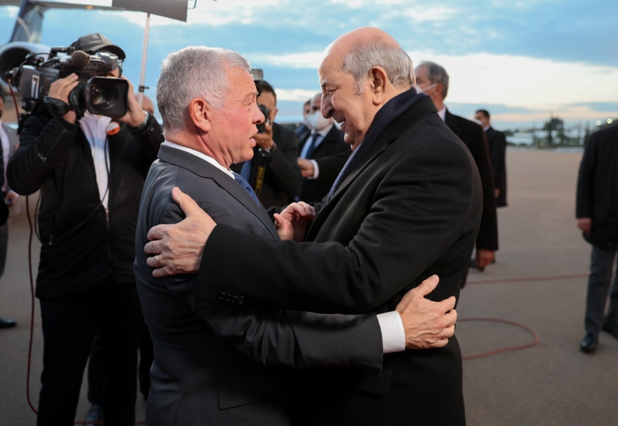 الملك يعقد لقاءات مع كبار المسؤولين الجزائريين