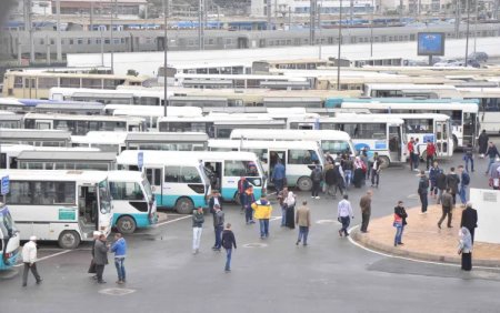 عدد كبير من الطلبة لا يجدون حافلات تقلهم من مجمع الجنوب