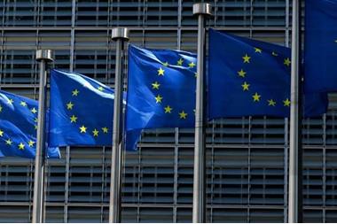 الاتحاد الأوروبي يستكمل الموافقة على سقف أسعار النفط الروسي