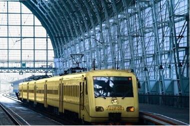 قطار كهربائي يصطدم بسيارة في ريف موسكو