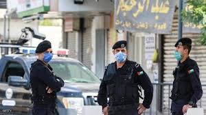 الأمن يثني شاباً عن إلقاء نفسه من أعلى جسر دوار الشعب