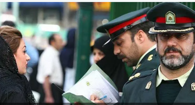 إيران تحل شرطة الأخلاق.. وتراجع قانون الحجاب