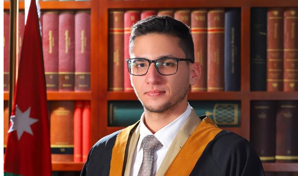 دكتور أردني: حصلت على أعز شهادات الدنيا  صور