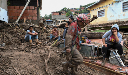 3 قتلى جراء انزلاق للتربة في كولومبيا