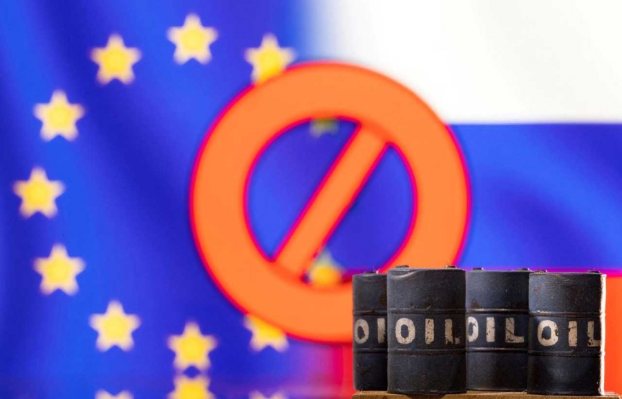 معركة النفط بين موسكو والغرب تنطلق اليوم.. من المستفيد من تسقيف سعر الخام الروسي؟