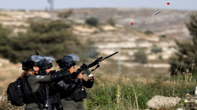 قوات الاحتلال تعتقل 16 فلسطينيا في الضفة وتهدم قرية العراقيب في النقب