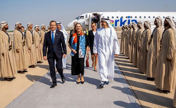 رئيس إسرائيل يصل الإمارات