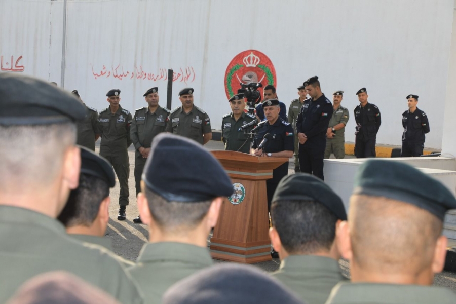 مدير الأمن العام يزور قيادة شرطة البادية الملكية...صور