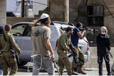 إصابة فلسطيني من نابلس باعتداء مستوطنين