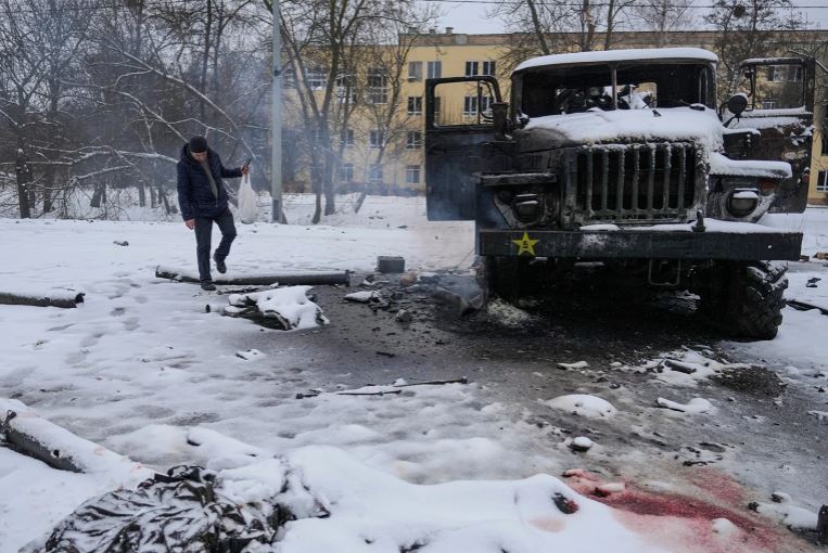 مسيرات أوكرانية تقصف أهدافا بالعمق الروسي وموسكو ترد