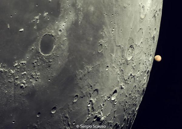 حدث فلكي نادر للمريخ والقمر يشهده الأردن الخميس