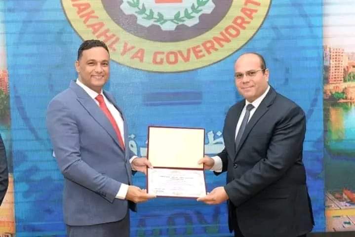 محافظ الدقهلية يكرم الدكتور وائل عبد العزيز  على خلفية زيارة الرئيس