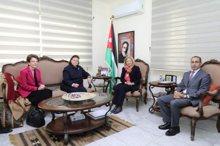 وزيرة الثقافة تبحث تعزيز التبادل والتعاون الثقافي مع اليونان