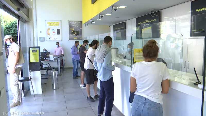 بعد الرفض.. لبنان يعلِّق الضرائب على رواتب الدولار