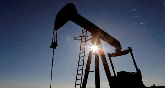 أسعار النفط تتراجع عالميا