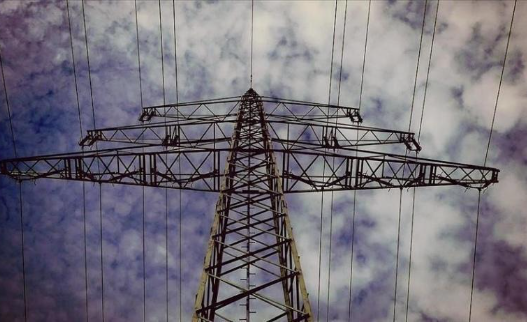 الحكومة: بدء العمل بالربط الكهربائي مع العراق