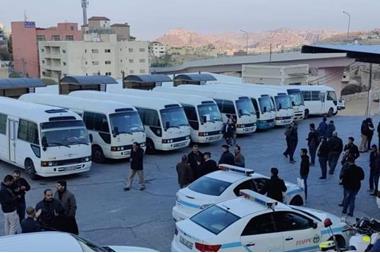 وزير النقل يلتقي نقابة أصحاب الحافلات غدا