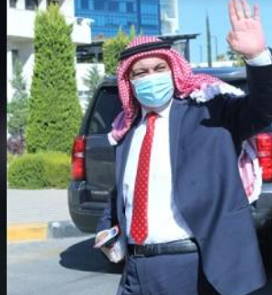 نائب يرافق مريضاً على متن طائرة من الكرك للمدينة الطبية