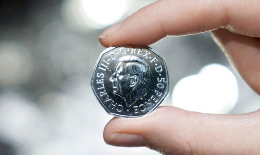 بريطانيا: بدء تداول عملات معدنية تحمل صورة الملك تشارلز الثالث
