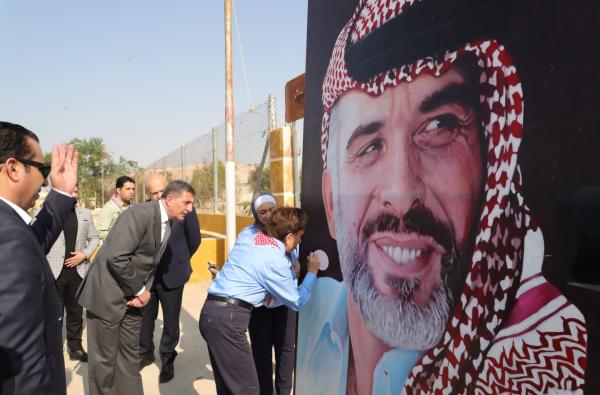 ماذا كتبت الأميرة بسمة على صورة الملك الراحل الحسين بن طلال؟