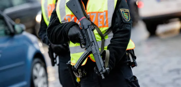 عملية للشرطة الألمانية بعد الاشتباه باحتجاز رهائن