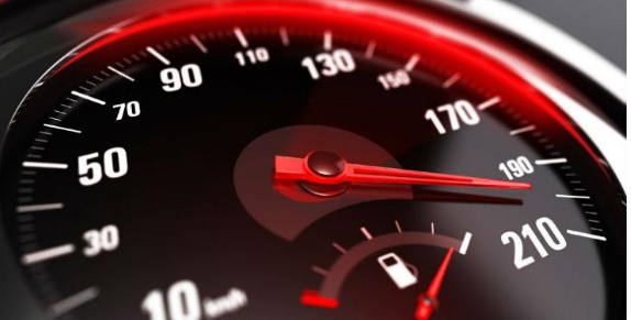 ضبط مركبتين تسيران بسرعة اعلى من 210