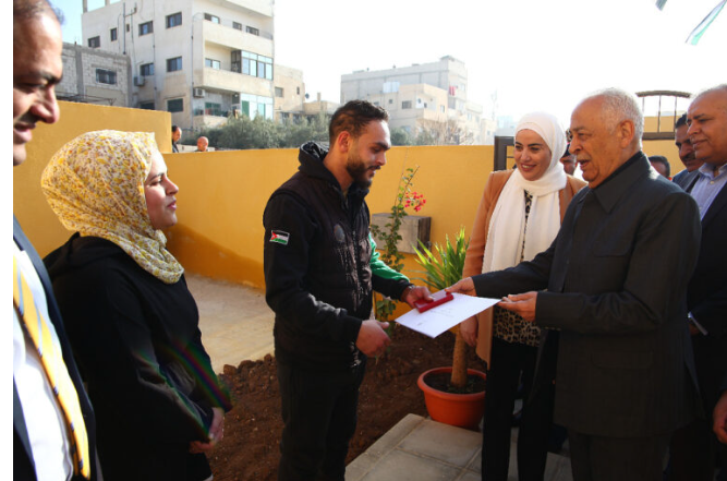 رئيس الديوان الملكي يفتتح مشاريع مبادرات ملكية في الزرقاء