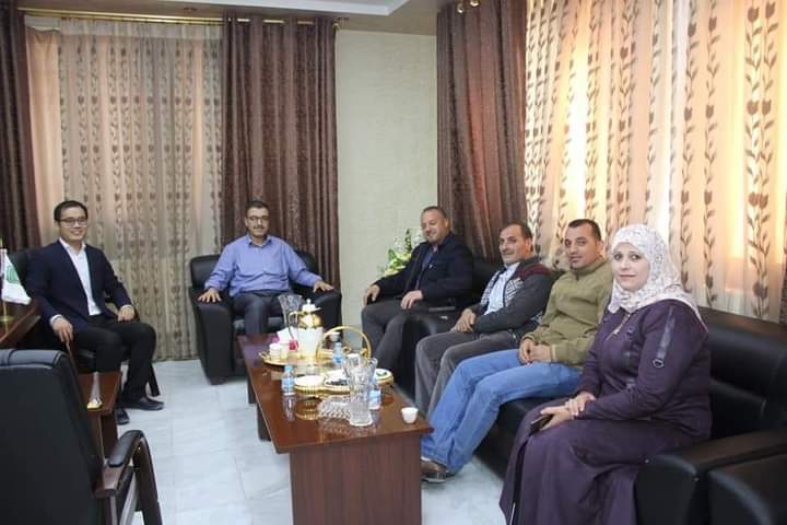 رئيس بلدية الجنيد وأعضاء المجلس يزورون جامعة عجلون الوطنية